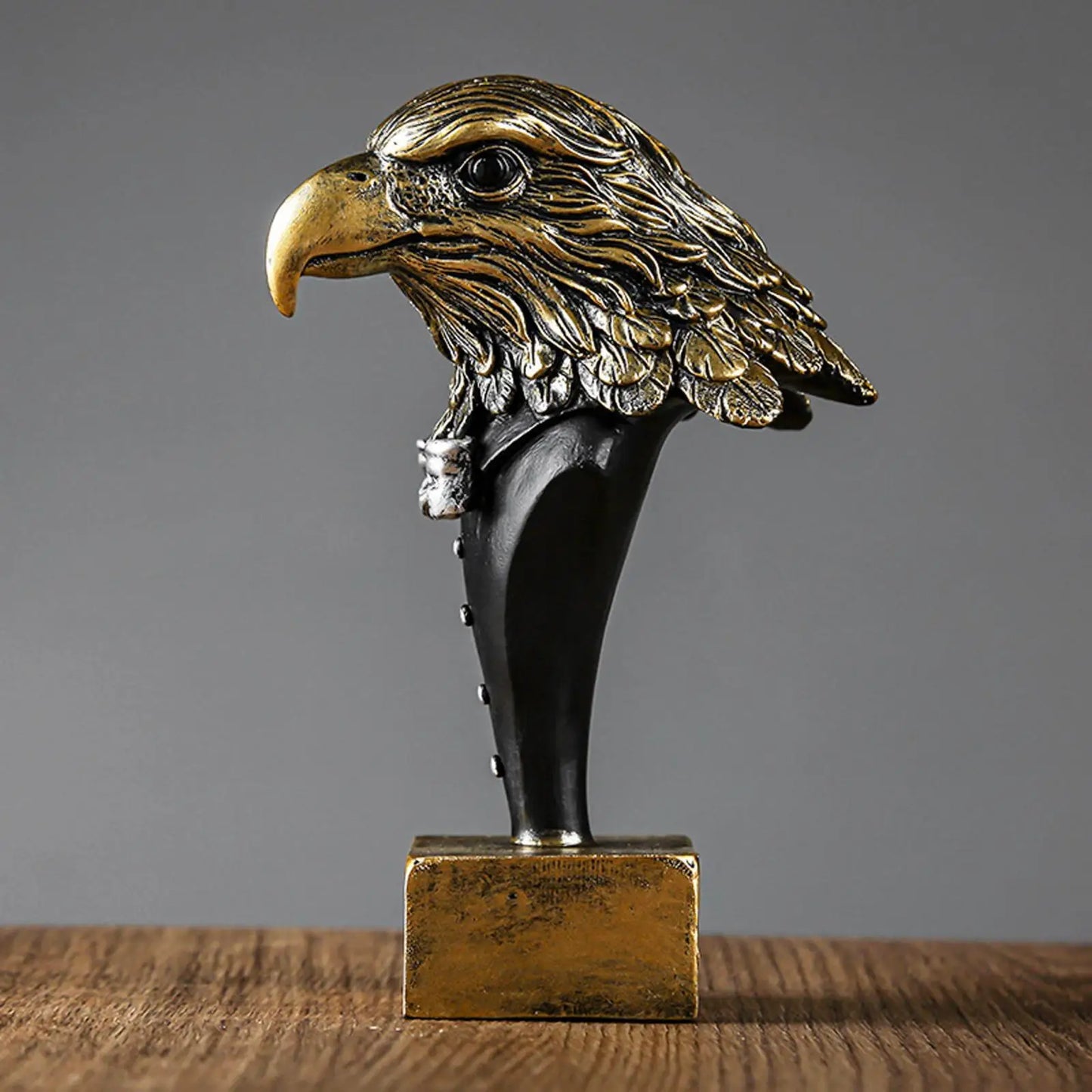 Eagle Statue Resin Collectible Home Decor Artwork Adornment Bird Statue Eagle Sculptures for Bathroom Desk Office Bookshelf Home