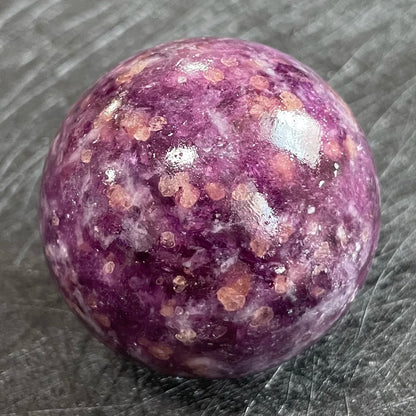 Natural Lepidolite Sphere Purple Phlogopite Crystal Quartz Ball Chakras Stone Healing Reiki Treatment Home Decoration
